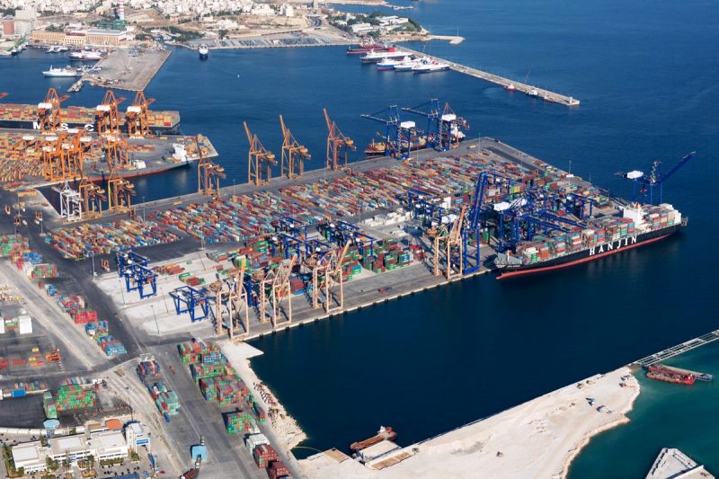 H British American Tobacco εκτιμάται ότι ενισχύει την ελληνική οικονομία με 150 εκατ. € και την κινητικότητα στο λιμάνι του Πειραιά.