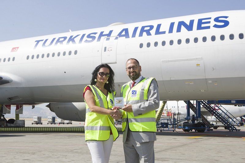 Ο Διεθνής Αερολιμένας Αθηνών βράβευσε την Turkish Airlines για τη συμβολή της στην ανάπτυξη του κλάδου των αερομεταφορών.