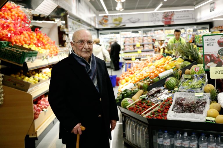 Σε ηλικία 95 ετών, πέθανε ο Ανδρέας Κρητικός, ιδρυτής των supermarkets Κρητικός. O εκλιπών ίδρυσε το πρώτο κατάστημα το 1948 στην Αίγινα.