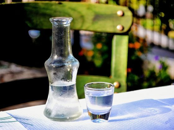 Το ούζο διατηρεί την πρώτη θέση στις εξαγωγές των ελληνικών αλκοολούχων ποτών, ενώ ακολουθεί το τσίπουρο/τσικουδιά με μικρή αύξηση.