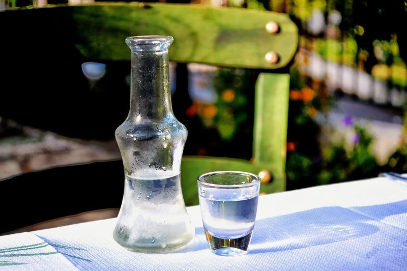 Το ούζο διατηρεί την πρώτη θέση στις εξαγωγές των ελληνικών αλκοολούχων ποτών, ενώ ακολουθεί το τσίπουρο/τσικουδιά με μικρή αύξηση.