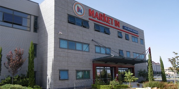 Η λιανεμπορική MARKET IN προχώρησε στην εξαγορά των supermarkets ΧΑΡΑ Α.Ε., που βρίσκονται στη Χίο και διαθέτει 9 καταστήματα.