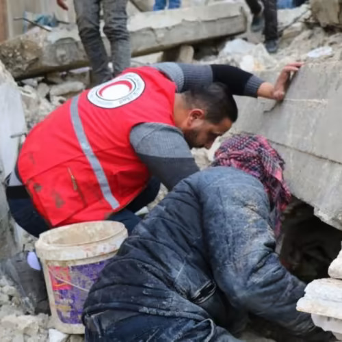Η JYSK και ο όμιλος Lars Larsen ανακοίνωσε τη δωρεά 2 εκατομμυρίων DKK στον Ερυθρό Σταυρό και τη UNICEF για τους σεισμόπληκτους.