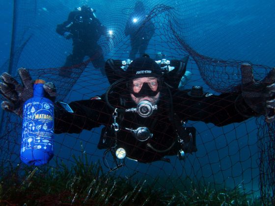 Με αφορμή την Παγκόσμια Ημέρα Ωκεανών στις 8 Ιουνίου, το Mataroa Gin γιορτάζει και στηρίζει την περιβαλλοντική οργάνωση Ghost Diving Greece.