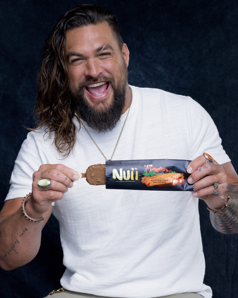 Το παγκόσμιο brand παγωτού Nuii ανακοίνωσε τη συνεργασία με τον Jason Momoa, ως brand ambassador για τη νέα καμπάνια 2024. 
